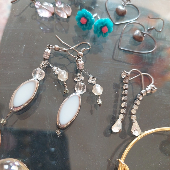 Jewelry Assortment - Necklaces, Earrings, Ring, And Bracelet - Picture 10 of 16